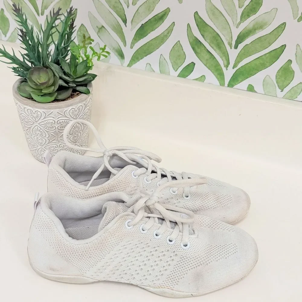 Cheerleading Sneakers White Girls/ Women's 6 Used Cheercore Fitness Practice